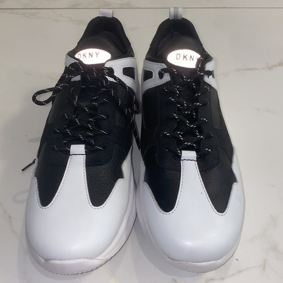Mens DKNY sneakers - Picture 2 of 6